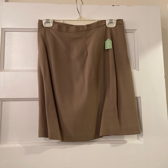 Vantana Skirt Suit - Picture 4 of 5